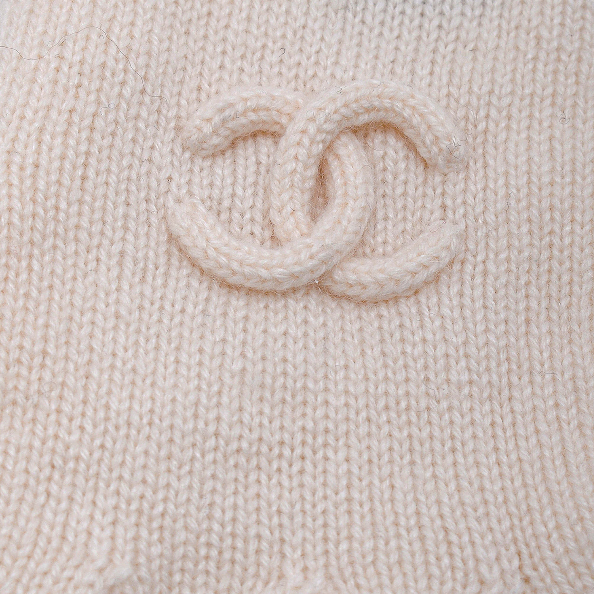 Chanel - Cream Knitted CC Beanie&Gloves Set